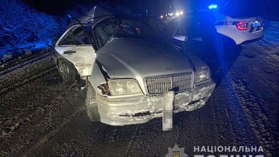 Перевірка показала, що водій автомобіля "Mercedes-Benz" перебував за кермом у нетверезому стані.