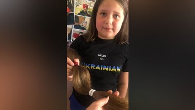 Прикарпатка Олександра обстригла своє волосся, щоб допомогти онкохворій дівчині