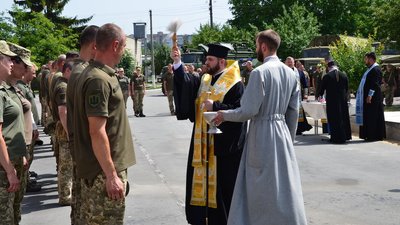 Заклали капсулу: у військовій частині на Рівненщині зведуть храм ПЦУ Заклали капсулу: у військовій частині на Рівненщині зведуть храм ПЦУ
