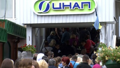 В луцькому ЦНАПі – черги за українськими та закордонними паспортами. Що кажуть в установі В луцькому ЦНАПі – черги за українськими та закордонними паспортами. Що кажуть в установі