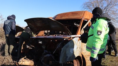 Розстріляли два автобуси: поліція розслідує масове вбивство окупантами у Боровій на Харківщині Розстріляли два автобуси: поліція розслідує масове вбивство окупантами у Боровій на Харківщині