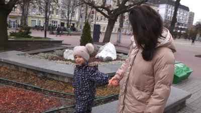 Олександра разом з дочкою евакуювалась до Хмельницького з Маріуполя. Олександра разом з дочкою евакуювалась до Хмельницького з Маріуполя.