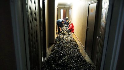 Працюють щоденно: на Вінниччині волонтери плетуть зимові сітки для захисників Працюють щоденно: на Вінниччині волонтери плетуть зимові сітки для захисників