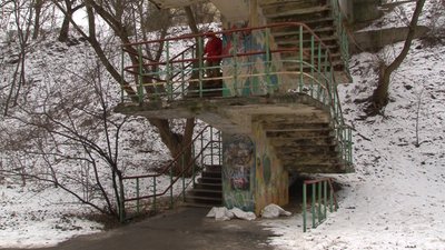 "Напізруйнованими сходами страшно ходити": у Черкасах шукають, хто їх відремонтує "Напізруйнованими сходами страшно ходити": у Черкасах шукають, хто їх відремонтує