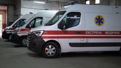Чим заправляють карети швидкої допомоги на Житомирщині і чи вистачає пального для виїздів на виклики