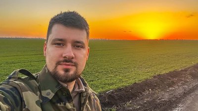 "Комусь допомагає розмова, а мені — спів". Історія бійця тероборони з позивним Тенор "Комусь допомагає розмова, а мені — спів". Історія бійця тероборони з позивним Тенор