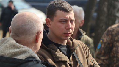 "Мав стати офіцером": в Охтирці Сумської області попрощалися із 26-річним Едуардом Пушкарем "Мав стати офіцером": в Охтирці Сумської області попрощалися із 26-річним Едуардом Пушкарем