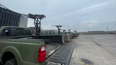 Військовим Київщини передали 10 пікапів, які допомагатимуть захищати небо області Військовим Київщини передали 10 пікапів, які допомагатимуть захищати небо області