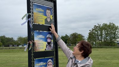 Акція "Вишита стрічка пам’яті" у Чернівцях