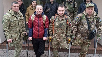 "Бігати не можу, буду літати": військовий з Полтавщини "Доц" після протезування повернувся на фронт "Бігати не можу, буду літати": військовий з Полтавщини "Доц" після протезування повернувся на фронт