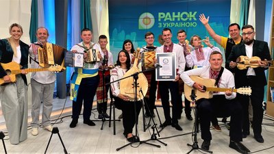 Музичний ансамбль з Черкащини потрапив до Книги рекордів Гіннеса Музичний ансамбль з Черкащини потрапив до Книги рекордів Гіннеса