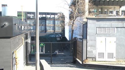 Через негоду будівельні матеріали пошкодили корпус одеського готелю “НЕМО” та дитячий майданчик Через негоду будівельні матеріали пошкодили корпус одеського готелю “НЕМО” та дитячий майданчик