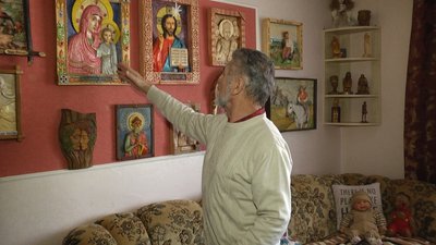 Ікони, картини та мініатюри – житомирянин Володимир Берелет 30 років різьбить по дереву Ікони, картини та мініатюри – житомирянин Володимир Берелет 30 років різьбить по дереву
