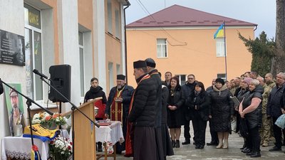 священники