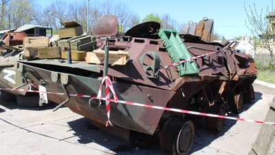 У Харкові розгорнули дві виставки зі спаленою російською технікою У Харкові розгорнули дві виставки зі спаленою російською технікою