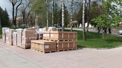Обласна клінічна лікарня отримала допомогу з Чехії: що передали з-за кордону Обласна клінічна лікарня отримала допомогу з Чехії: що передали з-за кордону