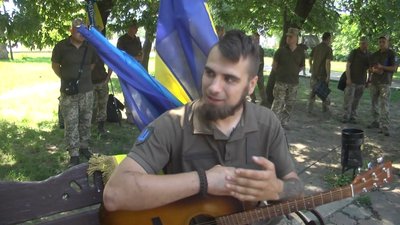 Караоке-батл проходитиме у три етапи. На Донеччині відбувся перший тур військового караоке