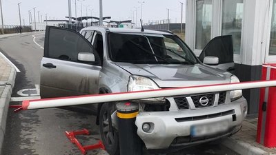 На КПВВ "Чонгар" водій автівки намагався незаконно перетнути адмінмежу