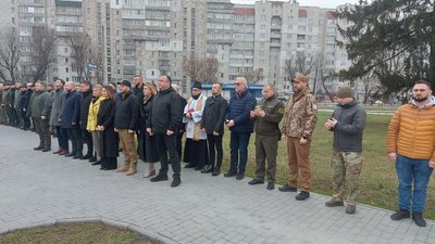 Керівництво області, духовенство та військові вшанували пам'ять полеглих героїв, 24 лютого 2024. Фото: Суспільне Хмельницький Керівництво області, духовенство та військові вшанували пам'ять полеглих героїв, 24 лютого 2024. Фото: Суспільне Хмельницький