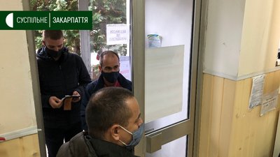 80 виборців проголосували станом на 9 ранку у Чопі на Закарпатті 80 виборців проголосували станом на 9 ранку у Чопі на Закарпатті