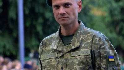 Ігор Кучер очікує на зустріч з сином. Ігор Кучер очікує на зустріч з сином.