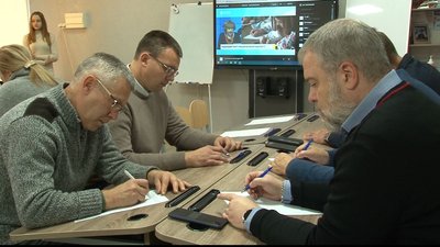 Вперше за 22 роки: директори черкаських шкіл разом написали диктант