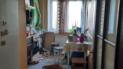 У Кропивницькому мешканці пошкоджених квартир забрали речі зі своїх осель У Кропивницькому мешканці пошкоджених квартир забрали речі зі своїх осель