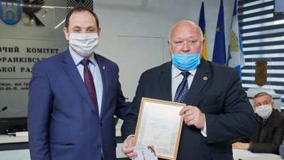 Безкоштовно і якісно: в Івано-Франківську нагородили волонтерів