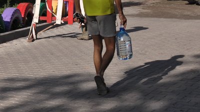 Два дні без води. У Франківську майже тиждень ремонтують порив труби Два дні без води. У Франківську майже тиждень ремонтують порив труби