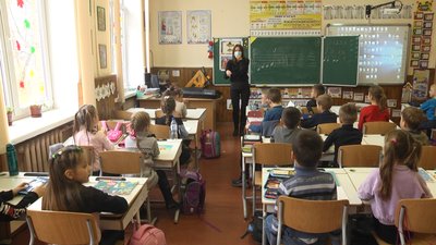 У Житомирі відсторонили від роботи більше 40 освітян, котрі не зробили щеплення від COVID-19 У Житомирі відсторонили від роботи більше 40 освітян, котрі не зробили щеплення від COVID-19