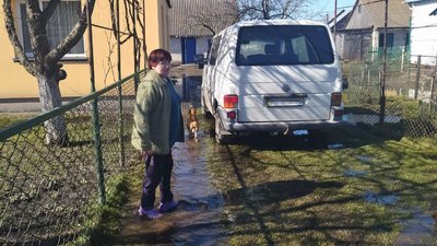 Вода біля хат тримається: як у громаді на Волині борються з паводками Вода біля хат тримається: як у громаді на Волині борються з паводками