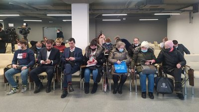"У вас не вистачає документів" – мешканці зруйнованого будинку на Хуторському зустрілись з владою "У вас не вистачає документів" – мешканці зруйнованого будинку на Хуторському зустрілись з владою