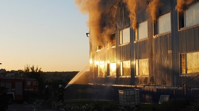 У Миколаєві горіла текстильна фабрика