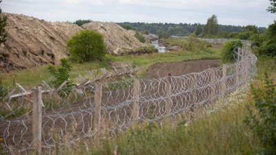 Камери стеження та загородження: як укріплюють кордон із Білоруссю на Волині
