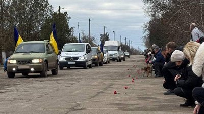 Прощання із загиблим військовим Геннадієм Лактіоновим
