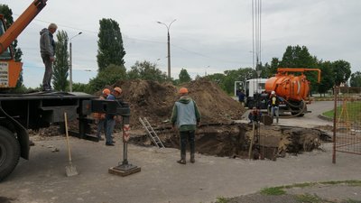 У Черкасах ремонтують третю ділянку головного колектора, який зруйнувала злива У Черкасах ремонтують третю ділянку головного колектора, який зруйнувала злива