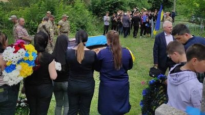 В громаді на Волині попрощалися із 27-річним Вадимом Мудрохою В громаді на Волині попрощалися із 27-річним Вадимом Мудрохою