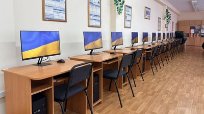На Кіровоградщині мама загиблого військового купила комп'ютерний клас для коледжу, де навчався син На Кіровоградщині мама загиблого військового купила комп'ютерний клас для коледжу, де навчався син