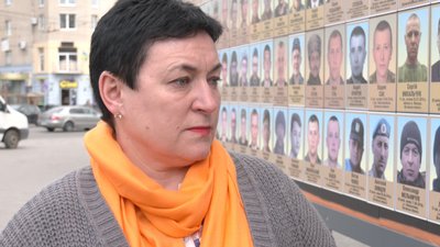 Чи планують переносити стелу загиблих воїнів із Театрального майдану у Луцьку Чи планують переносити стелу загиблих воїнів із Театрального майдану у Луцьку