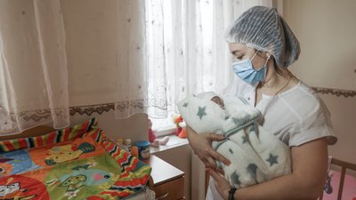 У Чернівцях від початку року батьки залишили двох немовлят: як усиновити покинуту дитину