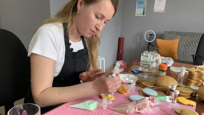 Двома чайними ложками глазурі можна розмалювати 4 пряники, — ужгородка Мирослава Канюка