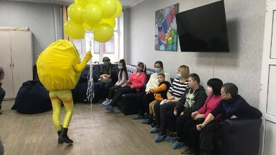 "Шкарпетуйся". У Кропивницькому влаштували акцію, щоб підтримати людей з синдромом Дауна "Шкарпетуйся". У Кропивницькому влаштували акцію, щоб підтримати людей з синдромом Дауна
