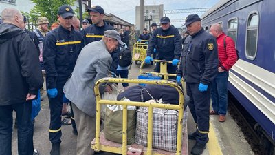 30 переселенців з Донечини приїхали на Рівненщину евакуаційним потягом