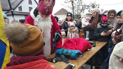 У село Сільце на Закарпатті Миколай приїхав на дрезині У село Сільце на Закарпатті Миколай приїхав на дрезині