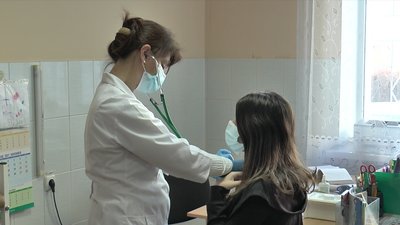 На Полтавщині щеплення від коронавірусу отримали майже 3 тисячі дітей
