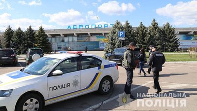 Поліція Херсонщини не дала вивезти за межі країни 21-у тисячу респіраторів