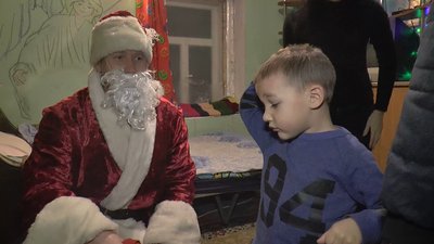 У Полтаві діти із малозабезпечених сімей отримали подарунки. СУСПІЛЬНЕ | ВІДЕОНОВИНИ