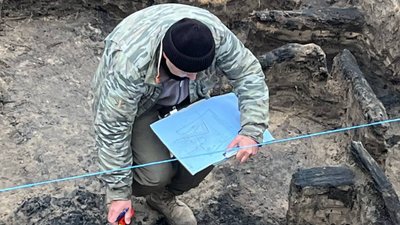 Археологи розкопали в Черкасах комору початку 15 століття Археологи розкопали в Черкасах комору початку 15 століття