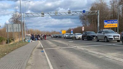 Побачили війну в Україні й стали волонтерами. Історія двох громадян Франції Побачили війну в Україні й стали волонтерами. Історія двох громадян Франції