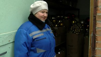 Де і як зберігають новорічні кулі та гірлянди для луцьких ялинок